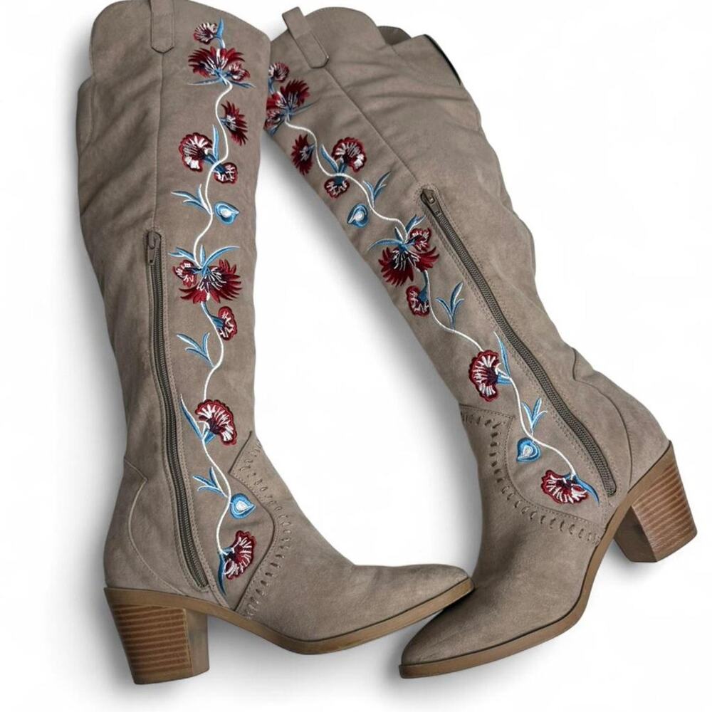 Carlos by Carlos Santana Alexia Floral embroidered beige suede Sz 7.5 - Picture 6 of 8